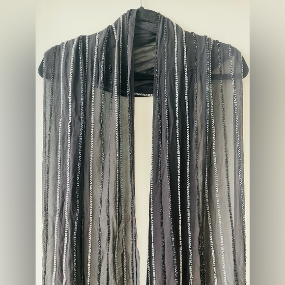 TILO Scarves Sparkle ❤️ Gorgeous hand-beaded with a gorgeous weight like jewelry - Picture 8 of 11